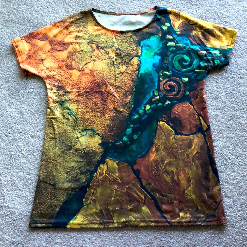 🌺Bold Elements multicolored Short Sleeve top. L